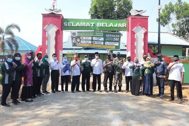 Memonitor Kegiatan Pembelajaran Tatap Muka Dimasa Pandemi, Rasau Jaya