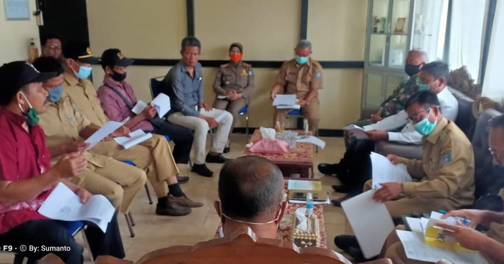 Rapat Mediasi Kepala Desa dan Kepala Dusun Rasau Jaya Dua